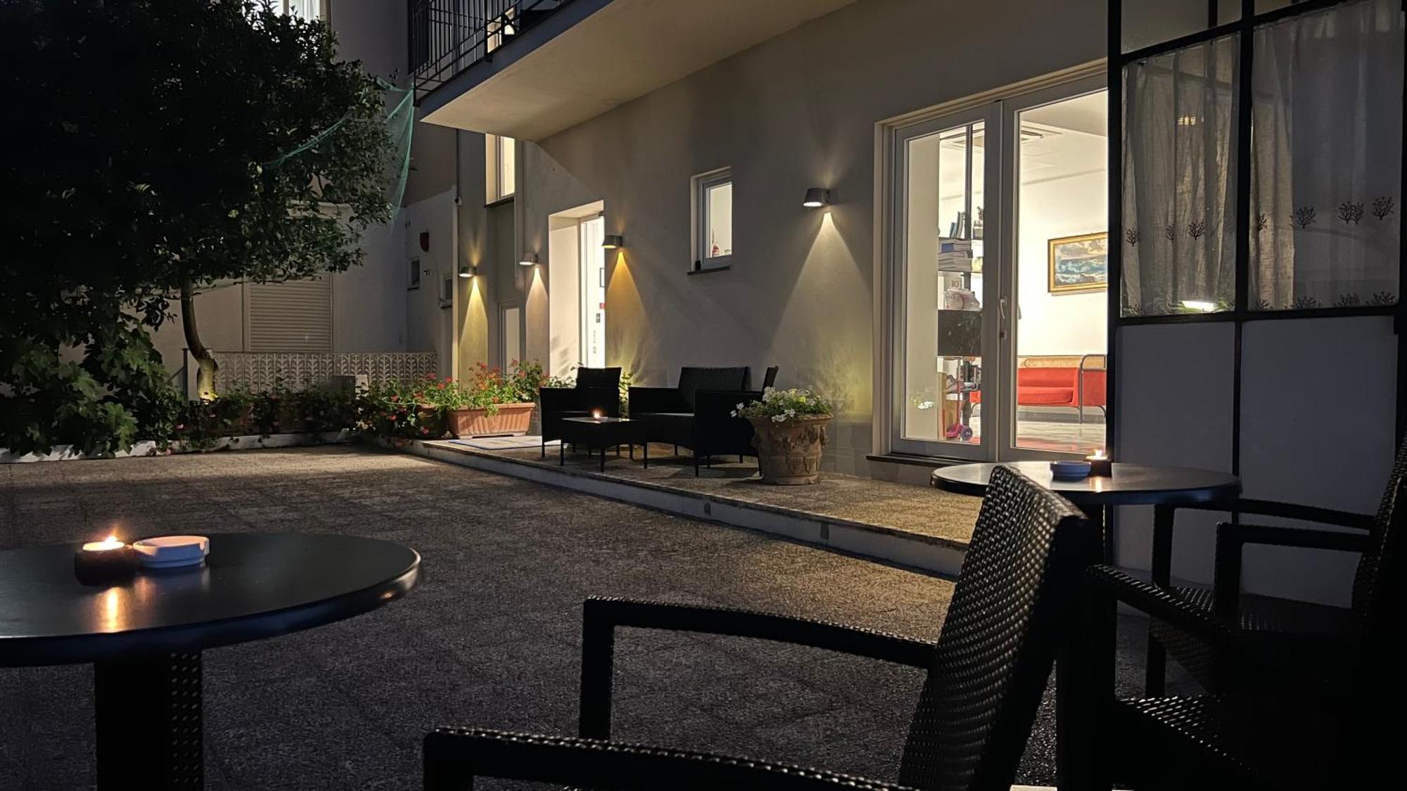 Hotel Victoria Place Anacapri  Exteriör bild